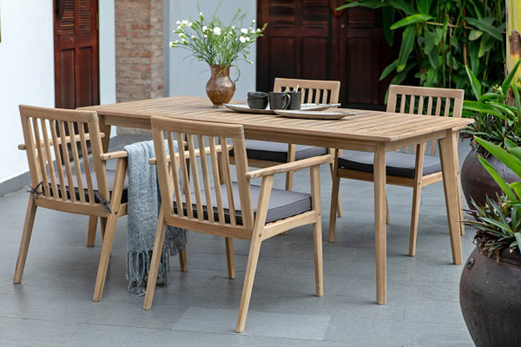 Winslow Outdoor Acacia Wood Dining Table Set with 4 Chairs
